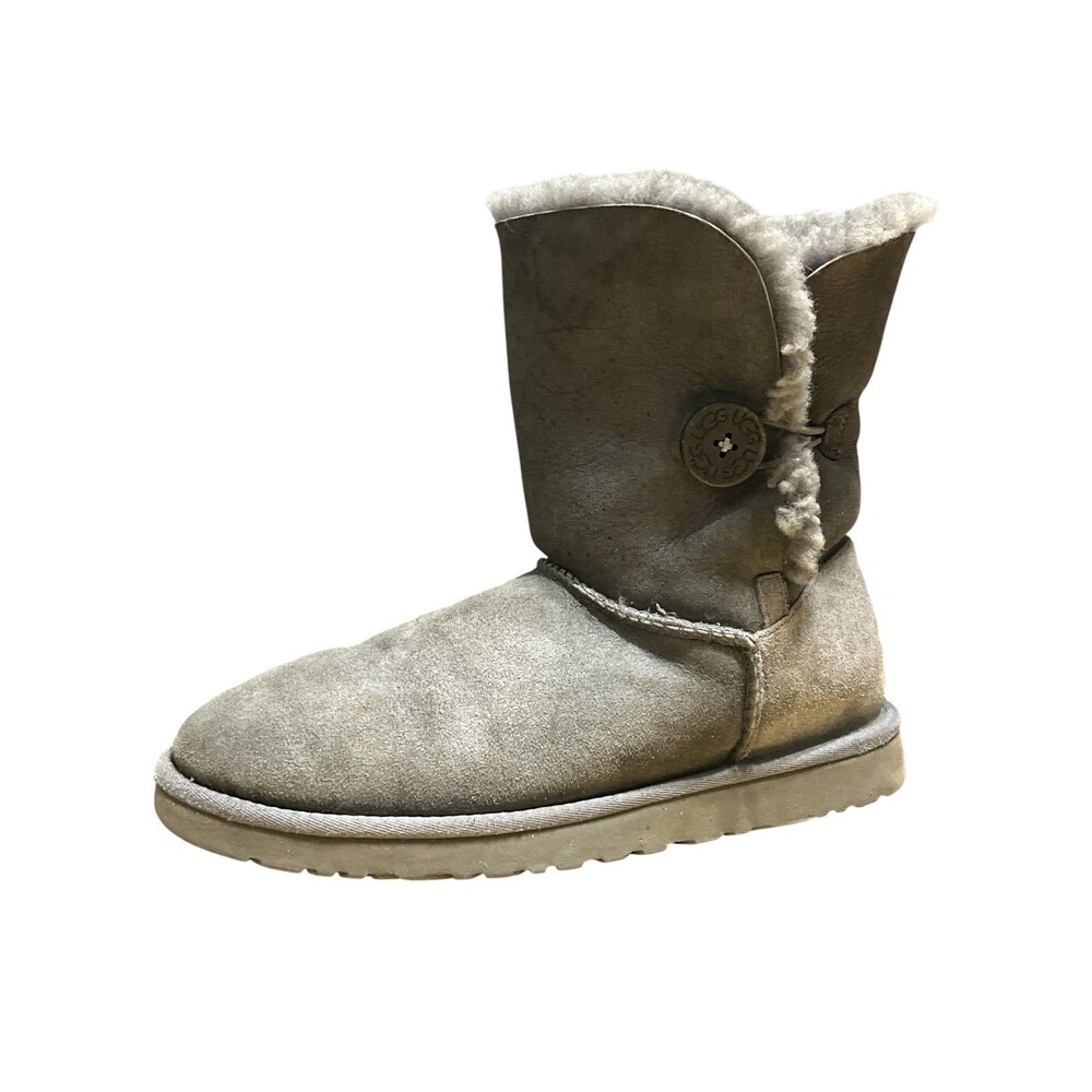 UGG Bailey Button Grey Wool Sheepskin Suede Boots Women 9 Winter Fall Snow Cozy